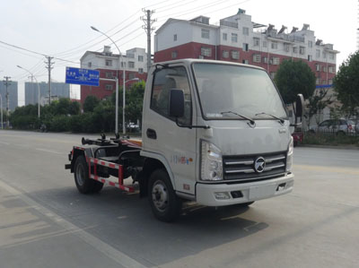 凱馬（國(guó)六柴油）鉤臂垃圾車