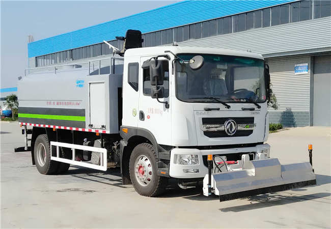 東風(fēng)D9多功能路面清洗車(chē)