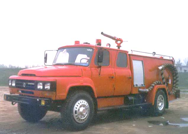 東風尖頭140泡沫消防車